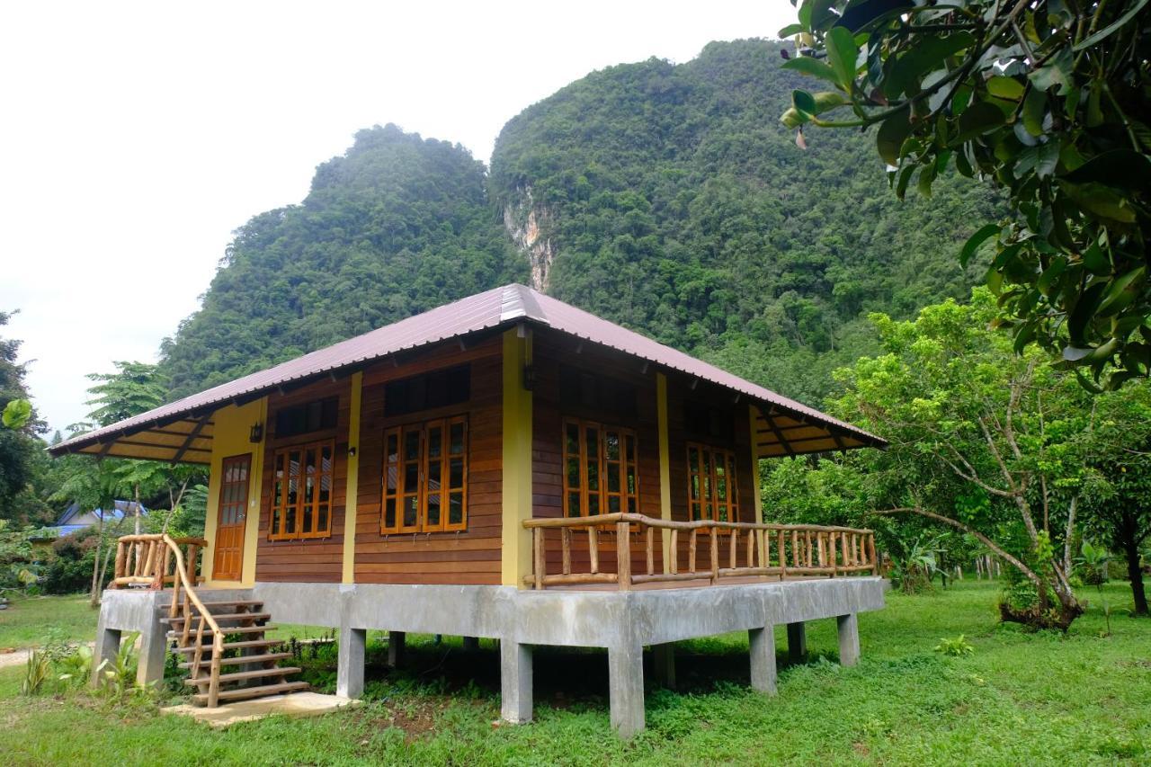 Monkey Mansion - Jungalows & Tours Khao Sok National Park Exterior photo